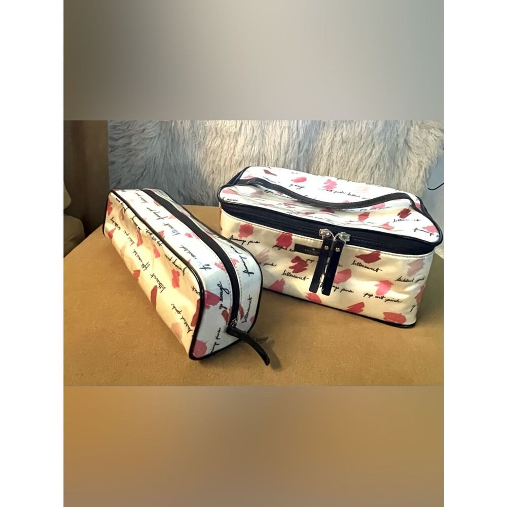KATE SPADE LARGE & SMALL COLIN LILAC COURT COSMETIC BAGS LIPSTICK SWATCH PATTERN